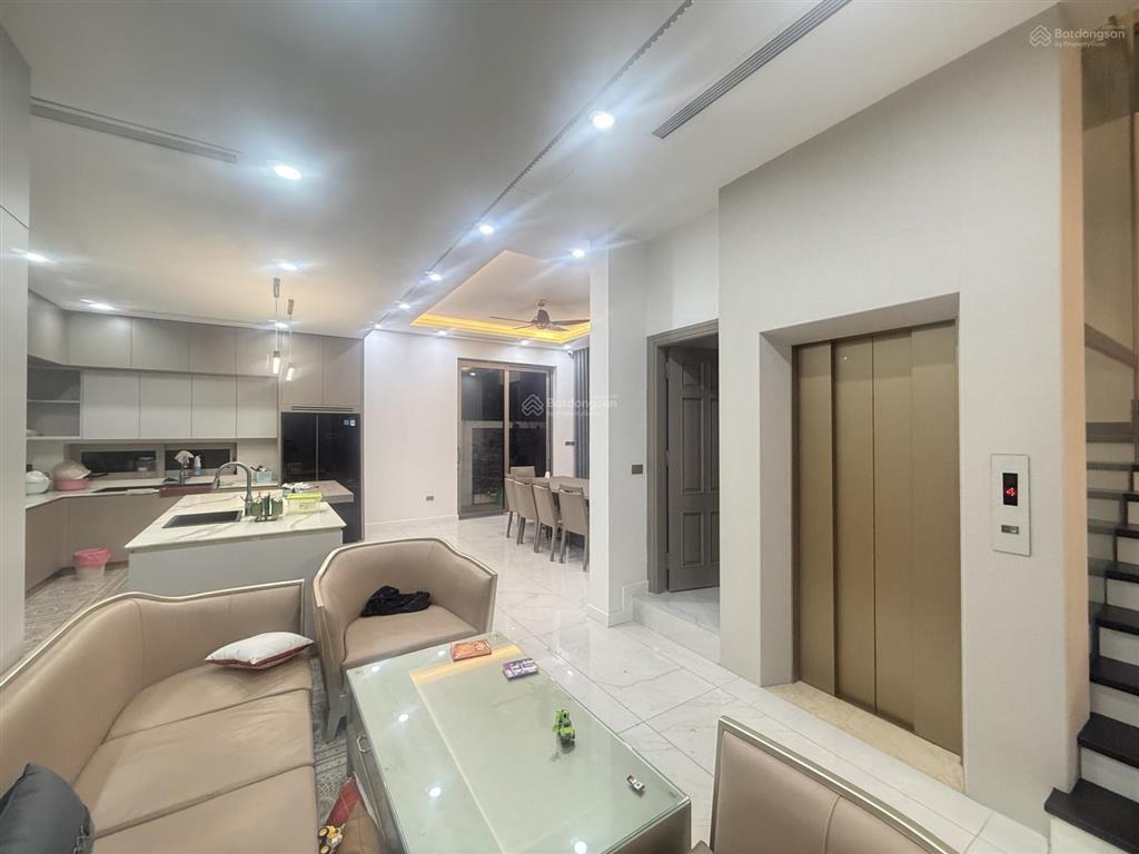 Bán biệt thự việt hưng, long biên dt 190m2, mặt tiền 9m, 5 tầng thang máy, 3 mặt thoáng, full đồ.