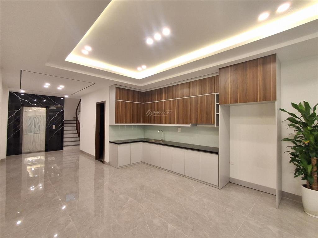 Bán nhà phân lô quân đội tư đìnhcổ linh, long biên. dt 60m2, 8 tầng, mặt tiền 4.1m, ô tô tránh