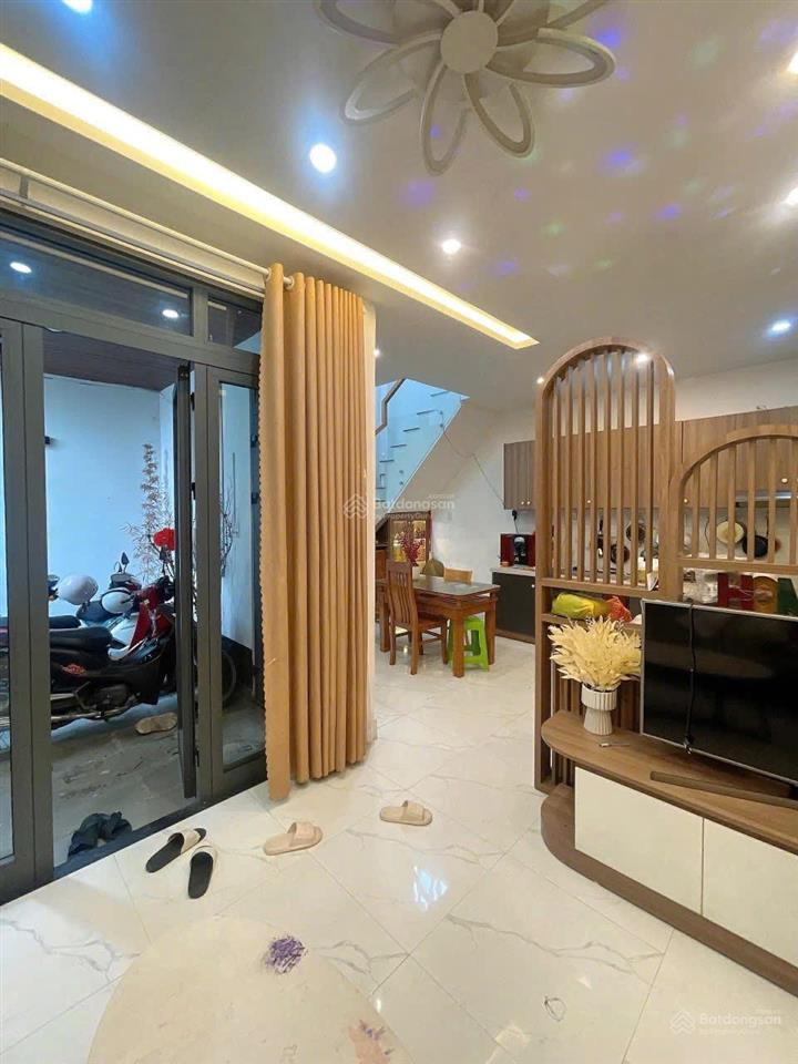 Nhà 2 tầng, sát đường chính lê duẩn. diện tích đất 50m2.