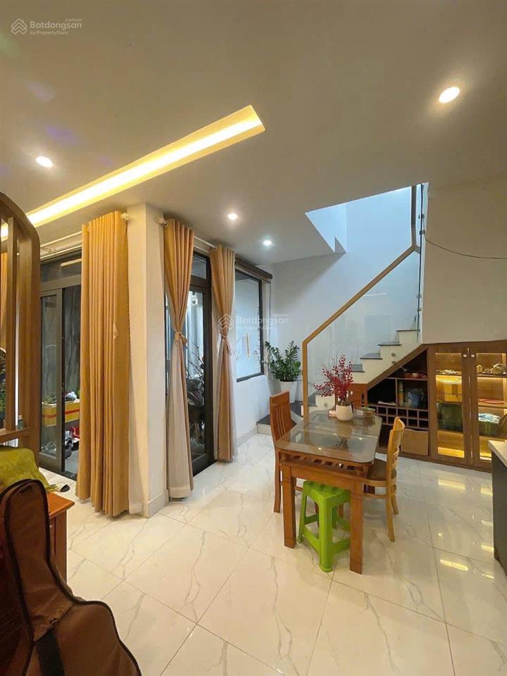 Nhà 2 tầng, sát đường chính lê duẩn. diện tích đất 50m2.