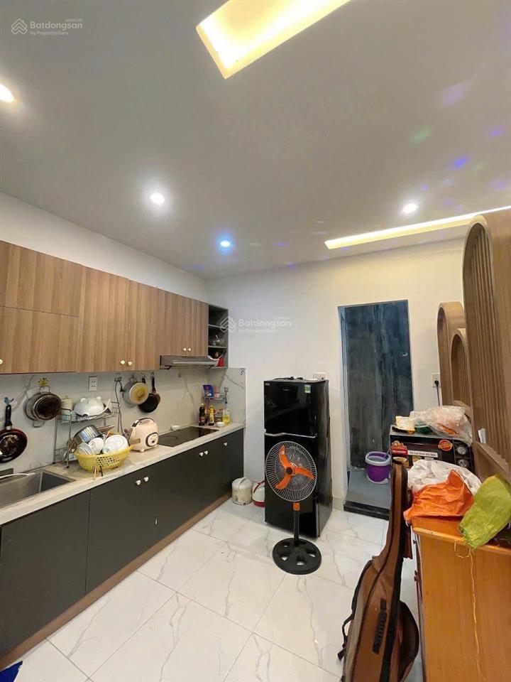 Nhà 2 tầng, sát đường chính lê duẩn. diện tích đất 50m2.