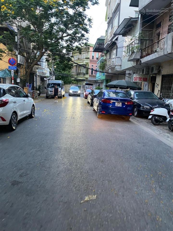 Bán đất phố nguyễn văn cừ. 300m2, mt 15m, giá 39 tỷ. ngõ riêng, cách 10m ra mặt phố.
