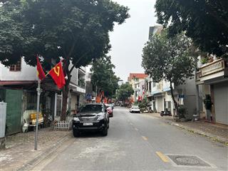 Bán đất phân lô việt hưng, long biên. 136m2, mt 6.5m, 28.5 tỷ. lô góc, vỉa hè rộng, ô tô dừng đỗ