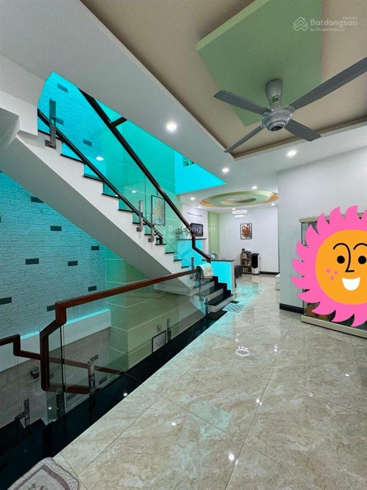 Bán nhà mặt tiền văn thân,đẹp 3 tầng,gần chợ bình tiên,minh phụng q6.