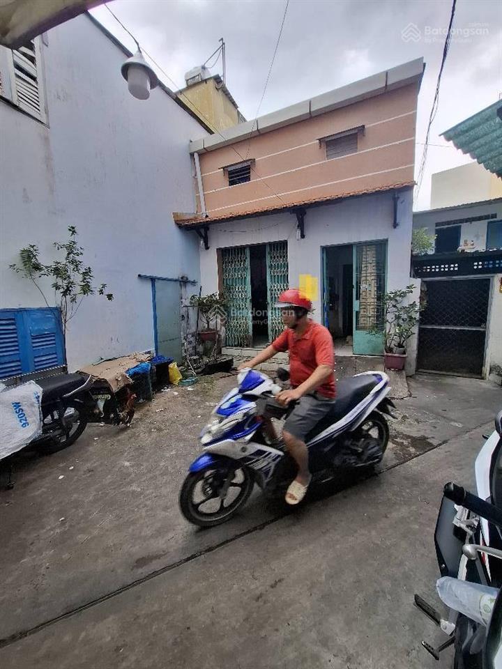 Bán nhà 2 tầng đường hậu giang, gần chợ bình tây, minh phụng