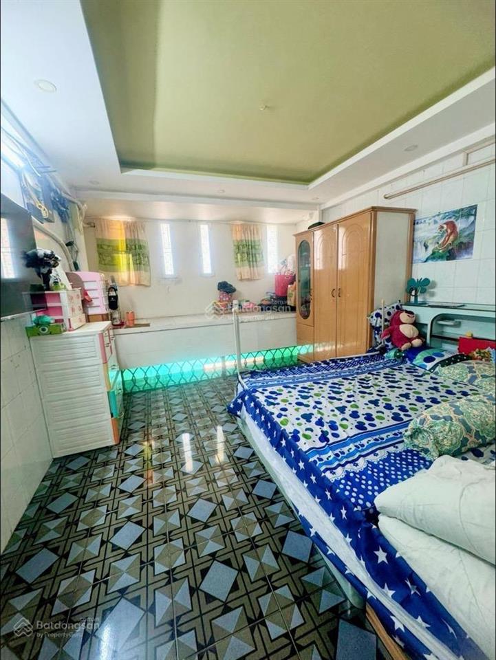 Bán nhà mặt tiền đường lò gốm,gần hậu giang,phan văn khỏe.