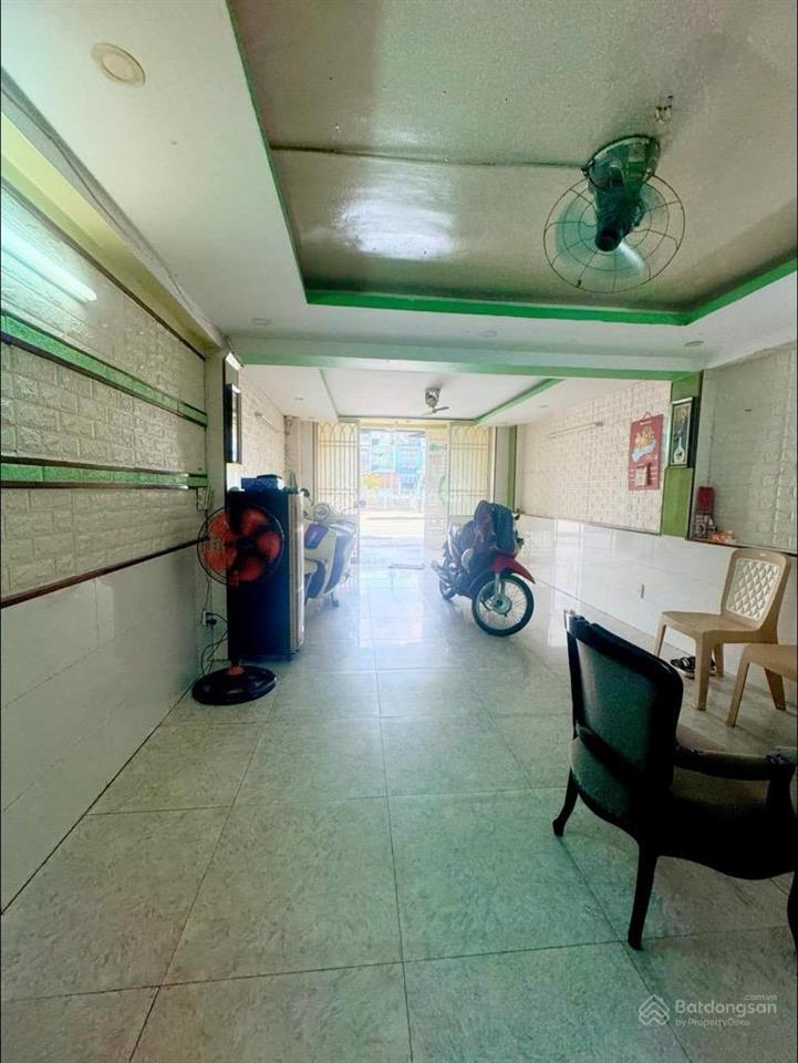 Bán nhà mặt tiền đường lò gốm,gần hậu giang,phan văn khỏe.