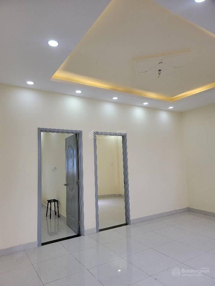 Bán nhà 4 tầng đẹp đường hồng bàng, gần vòng xoay phú lâm