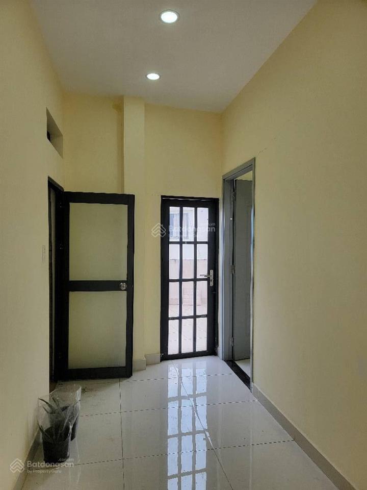 Bán nhà 4 tầng đẹp đường hồng bàng, gần vòng xoay phú lâm