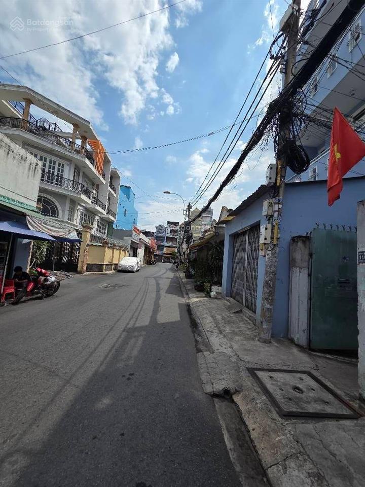 Bán nhà 2 tầng đường bà hom,gần chợ phú lâm