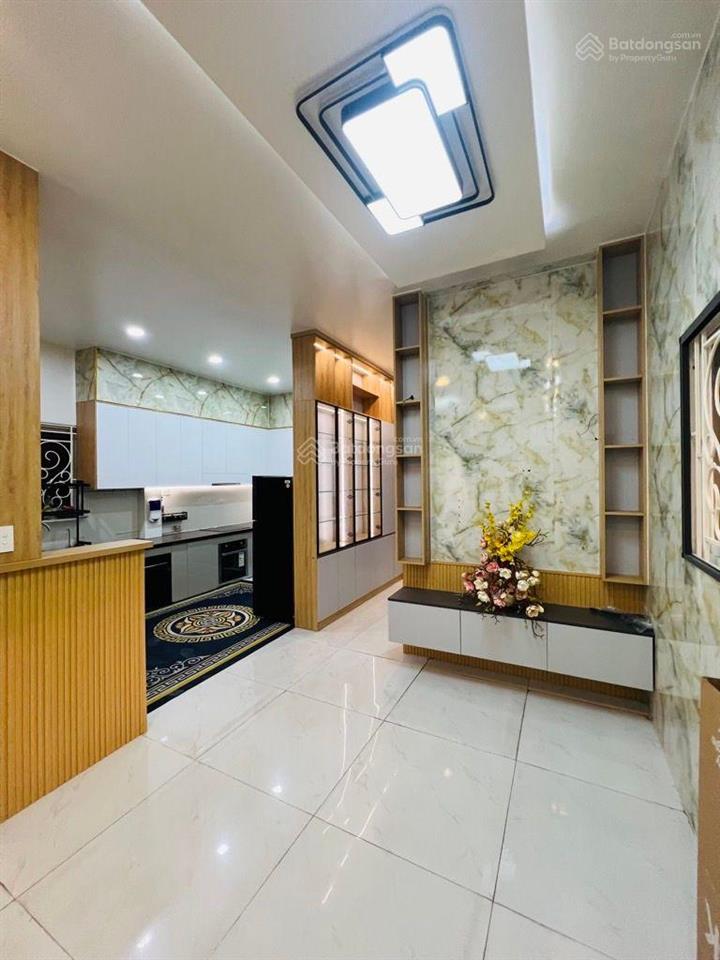 Bán nhà 2 tầng đẹp đường phạm văn chí,quận 6,gần chợ bình tây