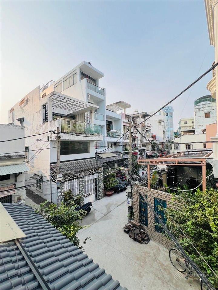 Bán nhà 2 tầng đẹp đường phạm văn chí,quận 6,gần chợ bình tây