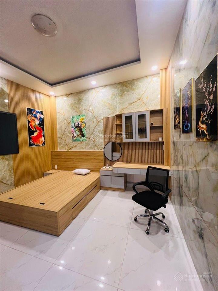 Bán nhà 2 tầng đẹp đường phạm văn chí,quận 6,gần chợ bình tây