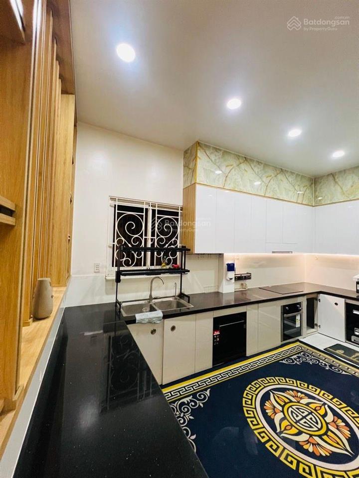 Bán nhà 2 tầng đẹp đường phạm văn chí,quận 6,gần chợ bình tây