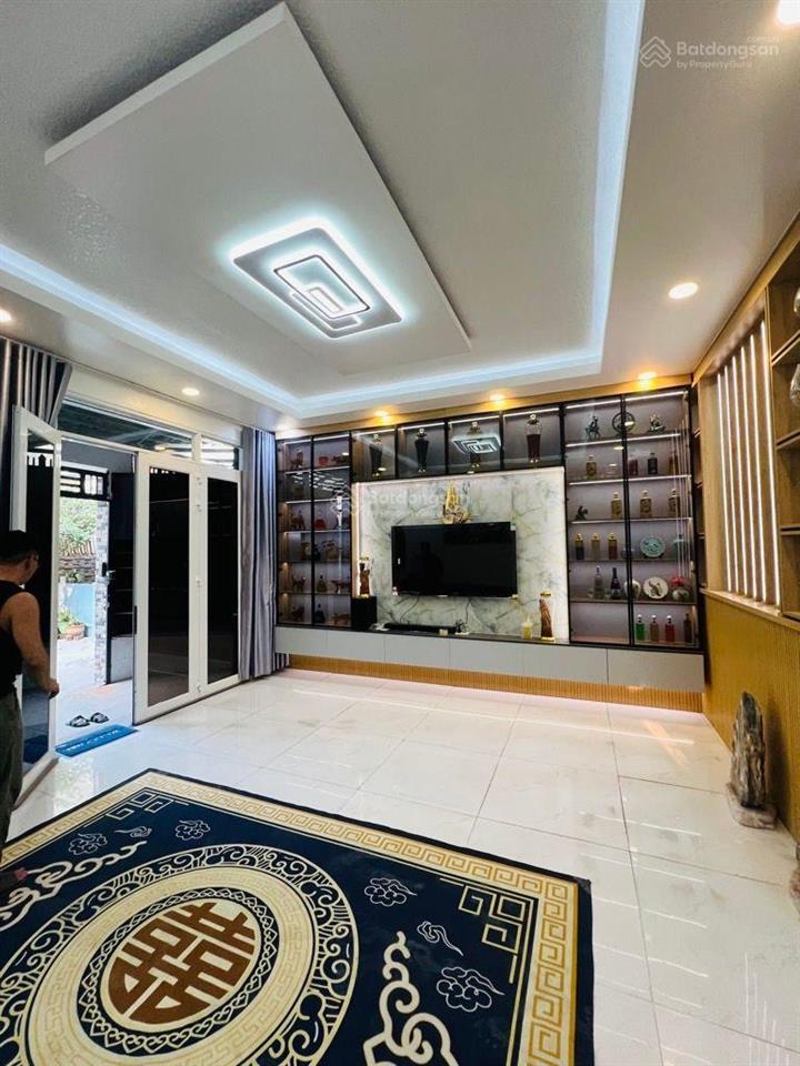 Bán nhà 2 tầng đẹp đường phạm văn chí,quận 6,gần chợ bình tây