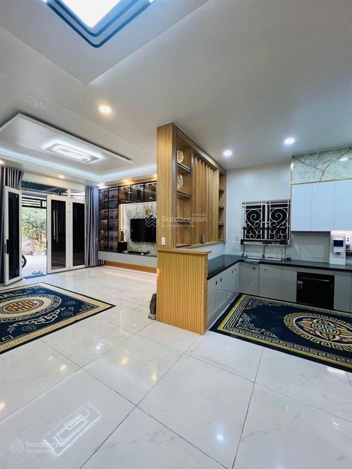 Bán nhà 2 tầng đẹp đường phạm văn chí,quận 6,gần chợ bình tây