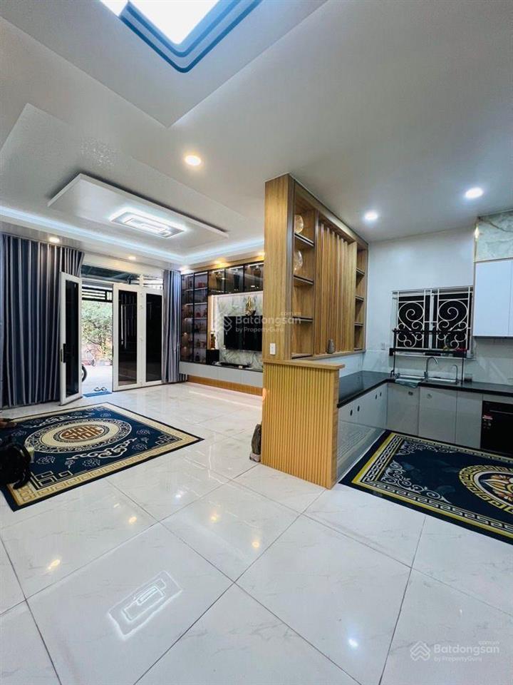 Bán nhà 2 tầng đẹp đường phạm văn chí,quận 6,gần chợ bình tây