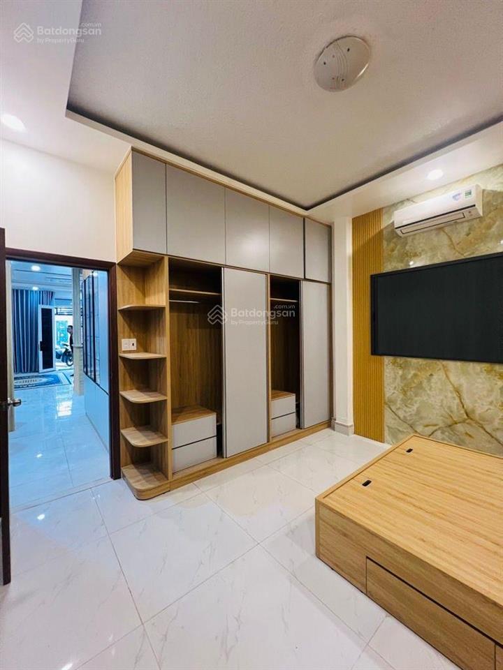 Bán nhà 2 tầng đẹp đường phạm văn chí,quận 6,gần chợ bình tây