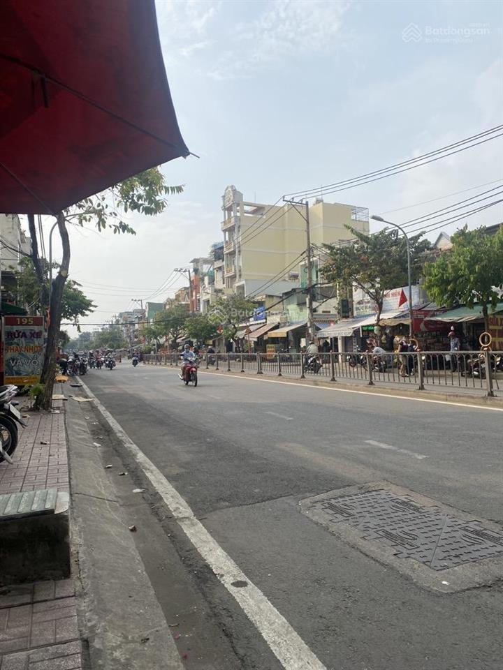 Mặt tiền kinh doanh đỉnh  đường bà hom  nhà 3 tầng ngay chợ phú lâm q6.