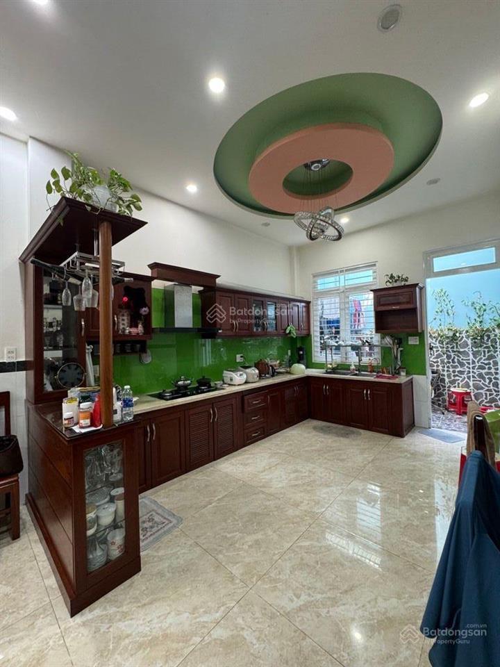 Bán nhà mặt tiền văn thân, đẹp 3 tầng, gần chợ bình tiên, minh phụng q6
