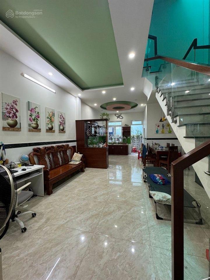Bán nhà mặt tiền văn thân, đẹp 3 tầng, gần chợ bình tiên, minh phụng q6