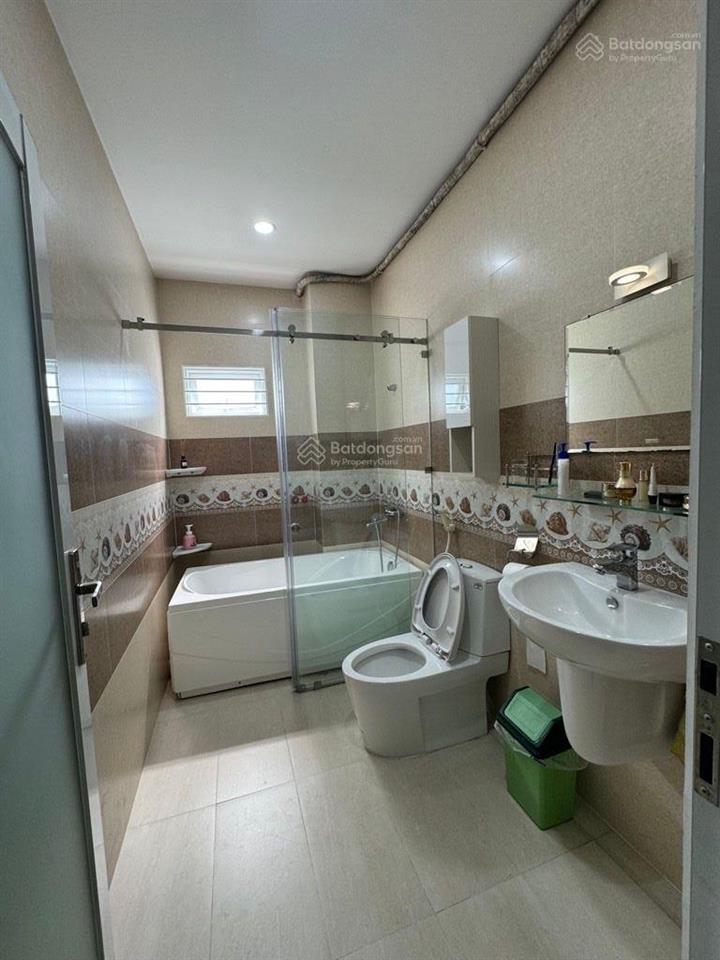 Bán nhà mặt tiền văn thân, đẹp 3 tầng, gần chợ bình tiên, minh phụng q6