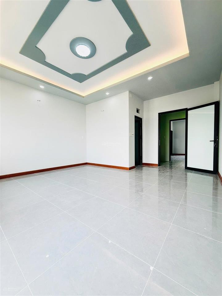 Bán nhà mới 3 tầng 100m2 hoàn công, ngang 5m, ô tô vào nhà, gần chợ gấu, giáp quận 12