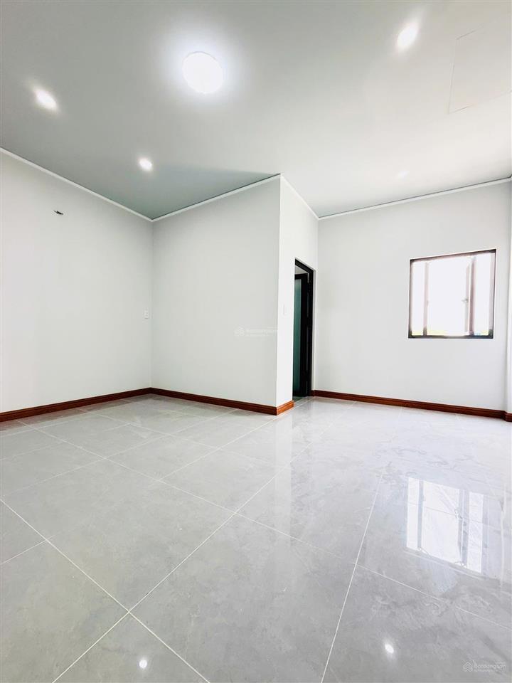 Bán nhà mới 3 tầng 100m2 hoàn công, ngang 5m, ô tô vào nhà, gần chợ gấu, giáp quận 12