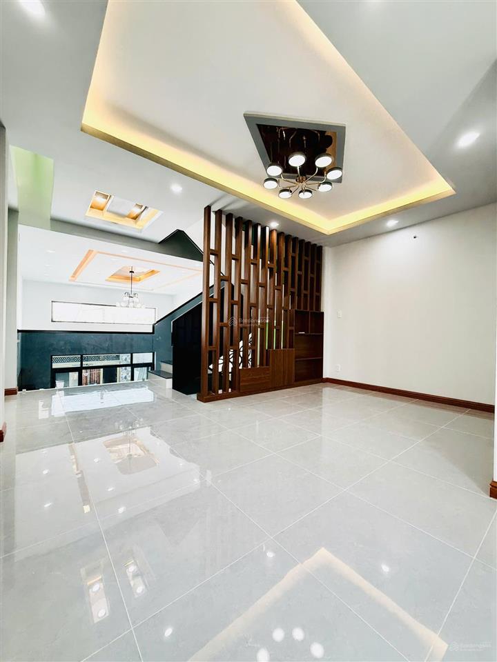Bán nhà mới 3 tầng 100m2 hoàn công, ngang 5m, ô tô vào nhà, gần chợ gấu, giáp quận 12