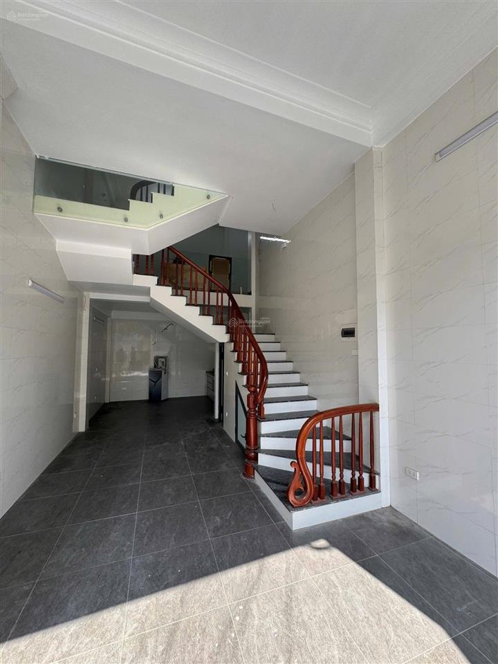 Bán nhà 5 tầng cạnh mỹ đình  ngõ thông  ô tô tránh