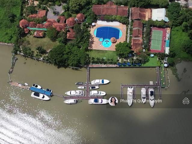Biệt thự view sông  góc 2 mặt tiền nguyễn văn hưởng, quận 2  dt 9 x 15m  xd 5 tầng  59 tỷ