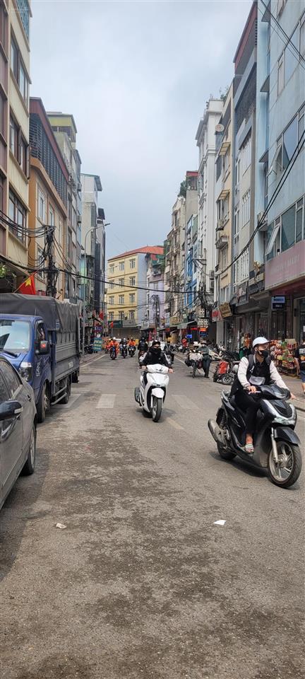 Cần bán nhà 8 tầng thang máy kinh doanh đinh phố tôn thất tùng đống đa dòng thu 77 triệu/tháng
