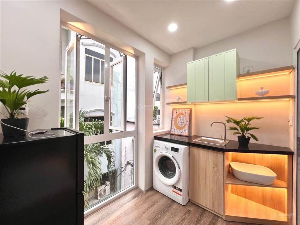 Bán nhà mới 4 tầng, dòng tiền 40tr/th huỳnh văn bánh, phú nhuận