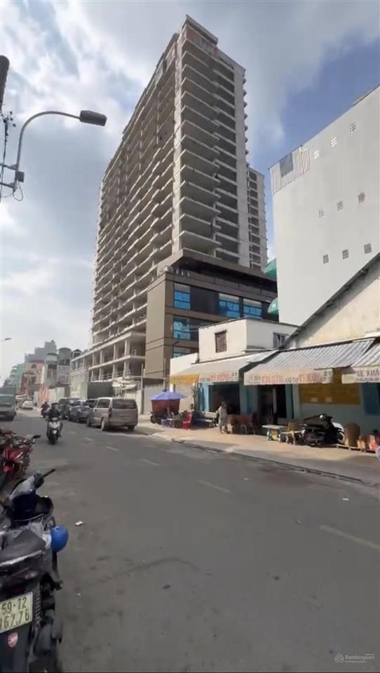 Mặt tiền phó cơ điều q5 ngang 5m nở 8m dài 20m cấp 4 giá 23,9 tỷ cách bv chợ rãy 100m. gần chung cư