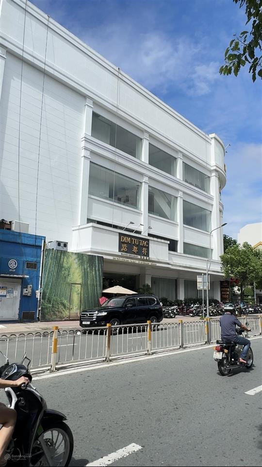 Mặt tiền trần hưng đạo q5 ngang 4m dài 18m 5 tầng giá 30 tỷ đoạn đẹp 2 chiều
