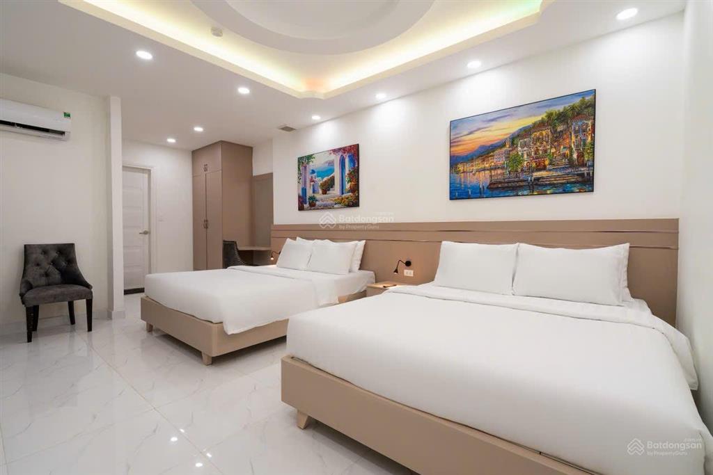 Bán ks đường lê thị riêng q1 dt 7,8m x 18m 4 tầng giá 42 tỷ có hdt 130 triệu/ tháng hẻm xe hơi .