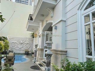 Giá rẻ nhất! bán biệt thự đẹp ngay mt trần văn sắc, dt 360m2 hồ bơi, sân vườn