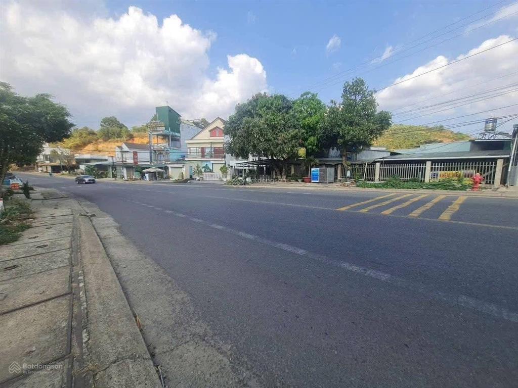 Bán gấp lô đất thổ cư trung tâm xã