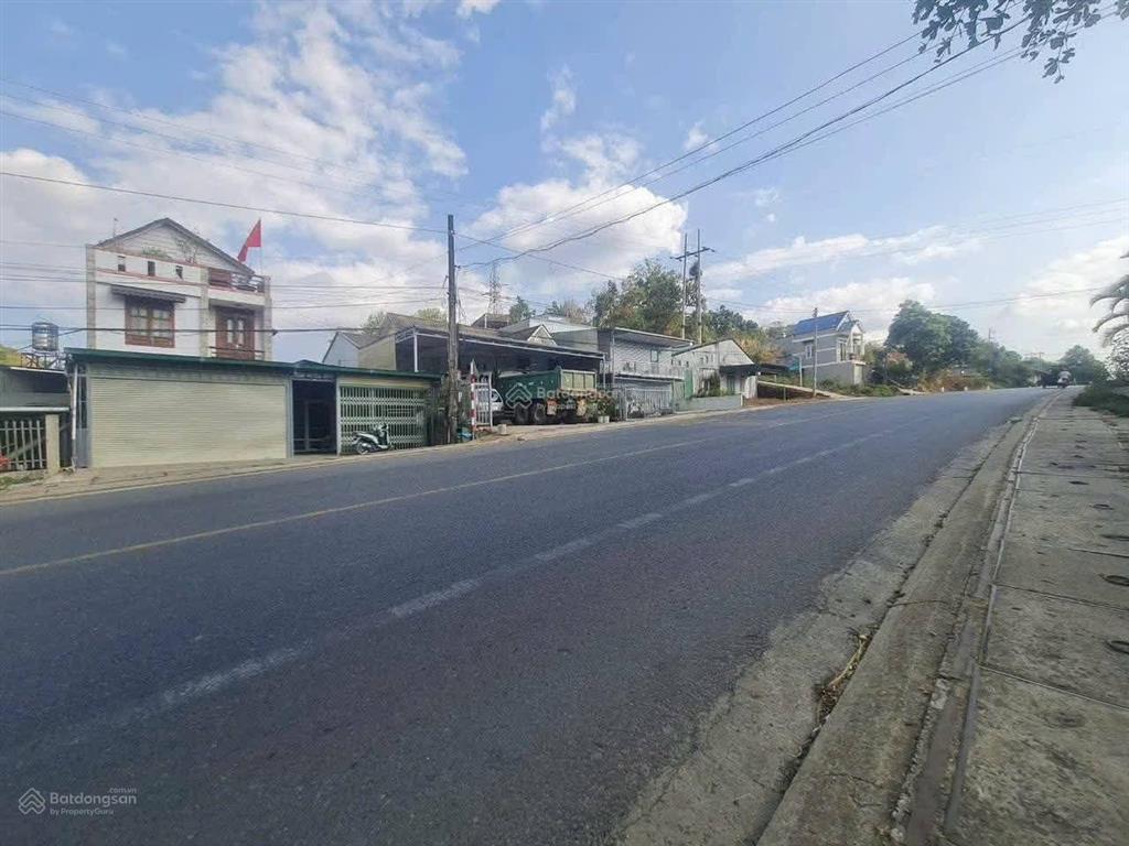 Bán gấp lô đất thổ cư trung tâm xã