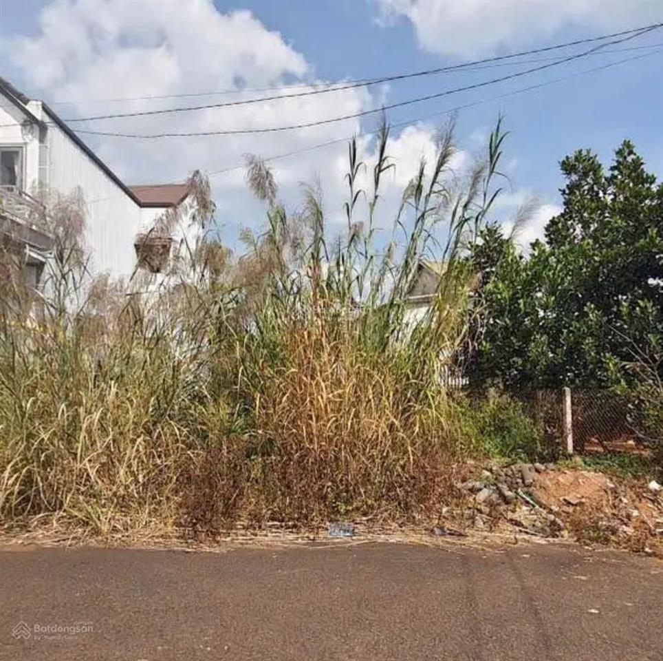 Cần ra đi lô đất mặt tiền gần đường liên xã