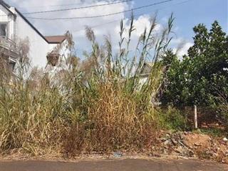 Cần ra đi lô đất mặt tiền gần đường liên xã