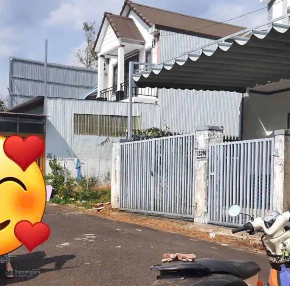 Cần ra đi lô đất mặt tiền gần đường liên xã