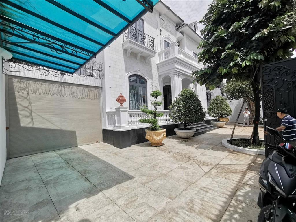Bán siêu phầm biệt thự xuân thủydt 15x28mkc 4 tầng  trong khu compound giá  85 tỷ