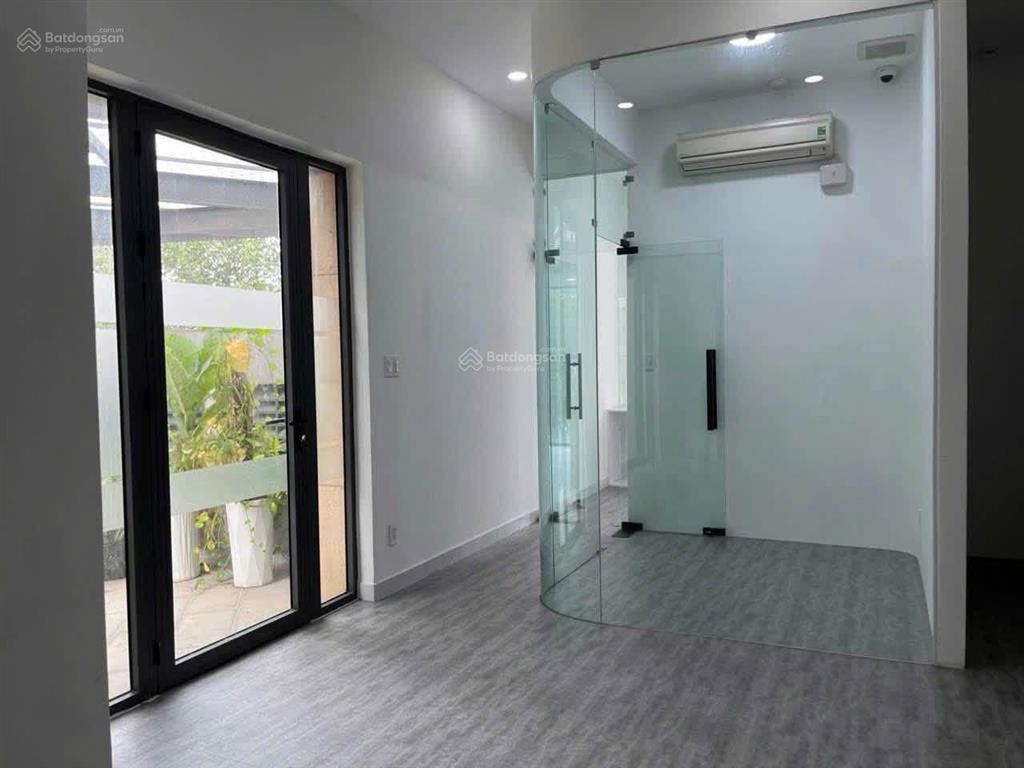 Cho thuê vp 62m2  căn góc có ban công (10m2) ngăn phòng họp riêng giá 16tr