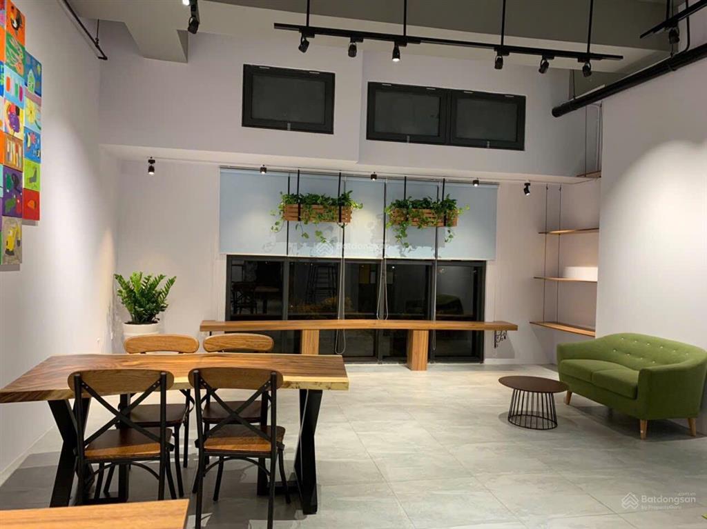 Cho thuê vp 62m2  căn góc có ban công (10m2) ngăn phòng họp riêng giá 16tr