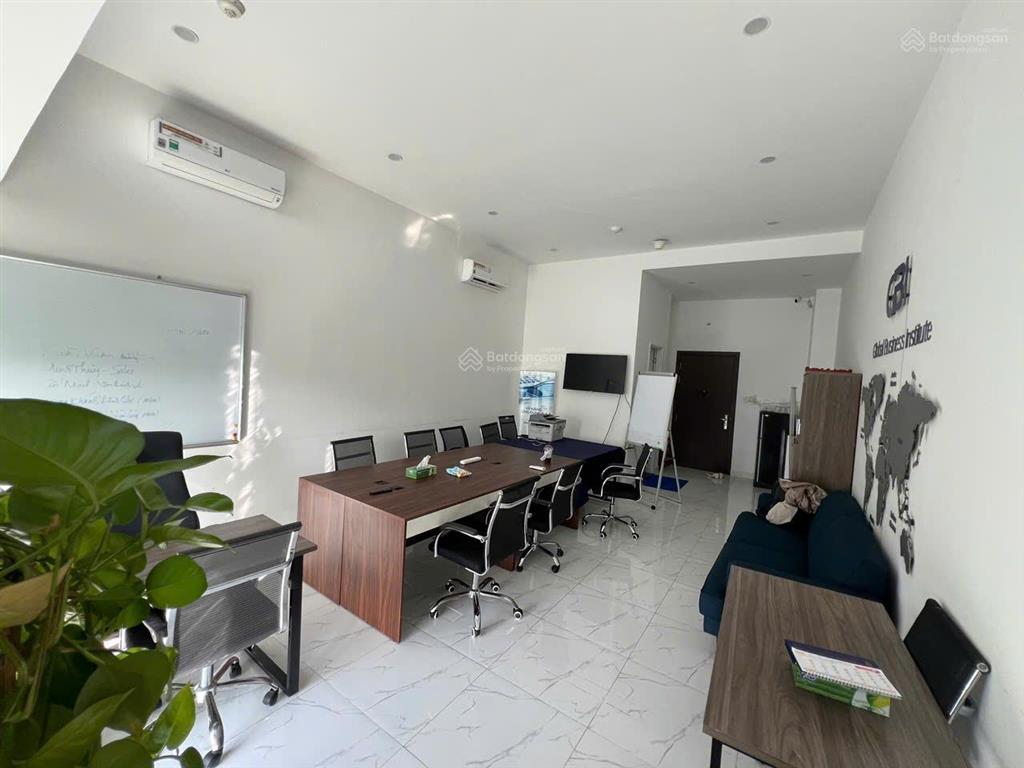 Văn phòng 35m2 giá 9,5tr/tháng, đăng ký kinh doanh được.