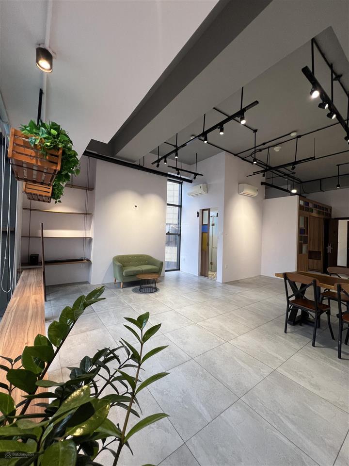 Cho thuê văn phòng có phòng riêng ngủ lại  65m2 giá 18tr