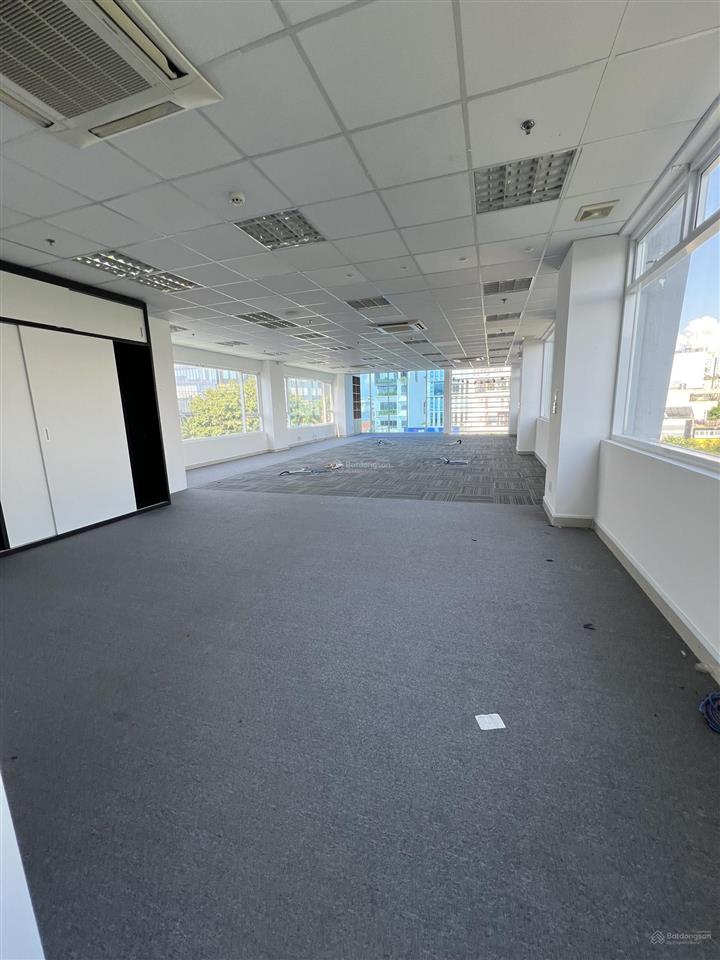 Cho thuê văn phòng có phòng riêng ngủ lại  65m2 giá 18tr