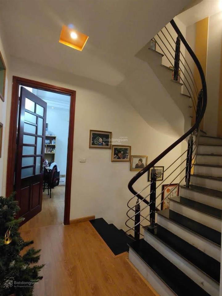 Bán nhà đẹp 5t võng thị, tây hồ  ô tô đỗ cửa, gần hồ  dt 45m2, mt 4.5m  giá 13 tỷ