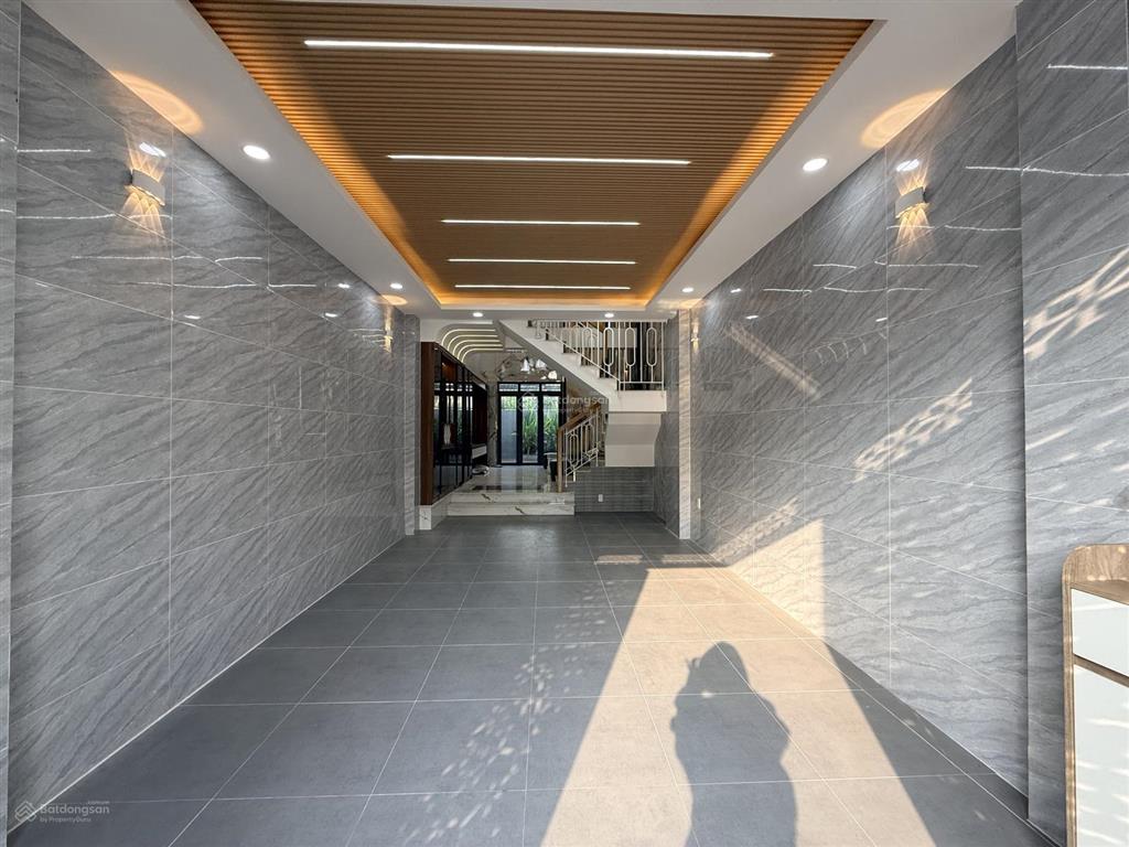 Bán nhà giá rẻ q12, đường 10m, 4x17 5 tầng full nội thất chỉ 6.x tỷ tl